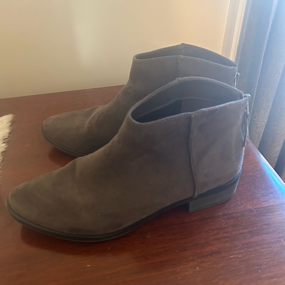 Universal Thread Booties